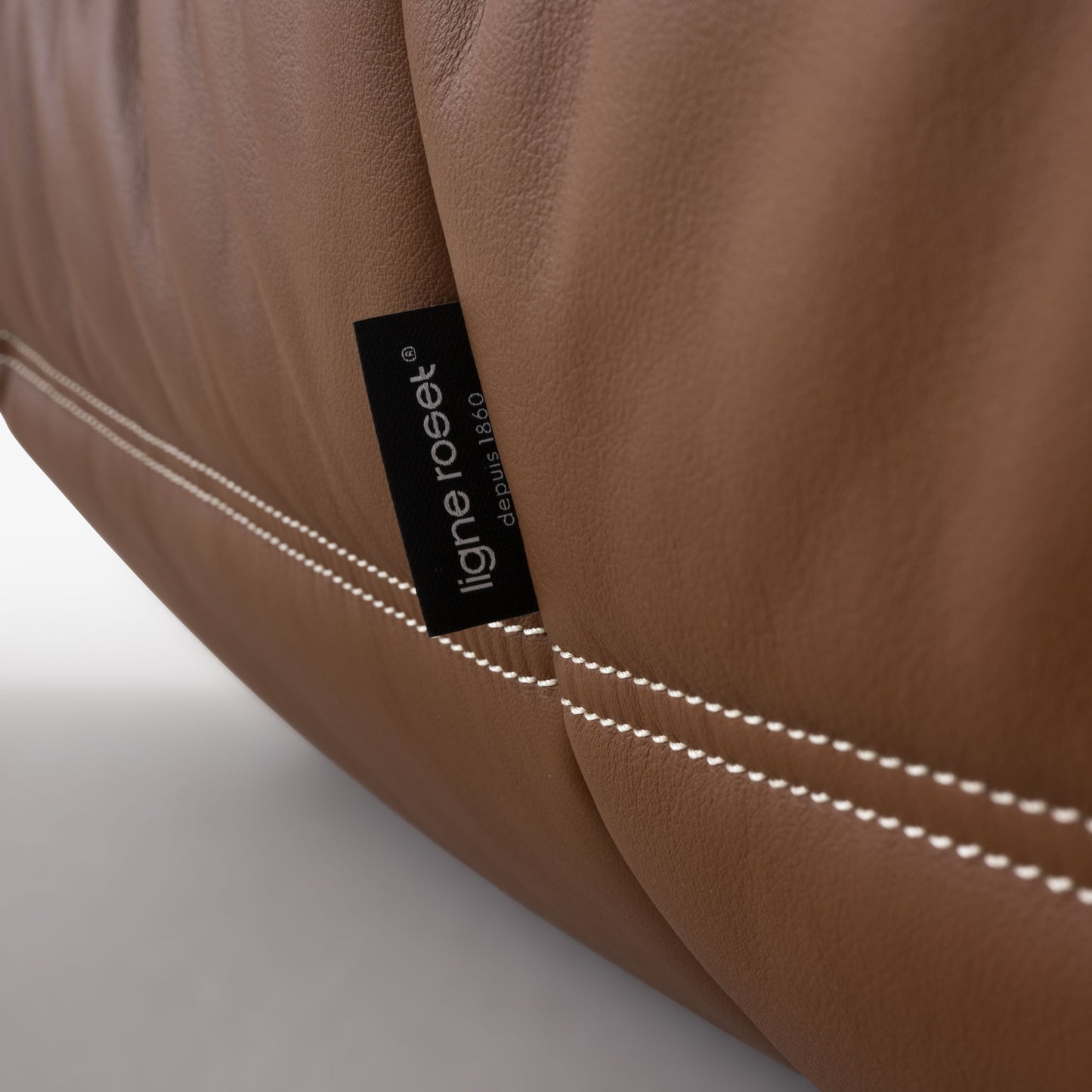 Togo BOSS | LIGNE ROSET Hocker Grège